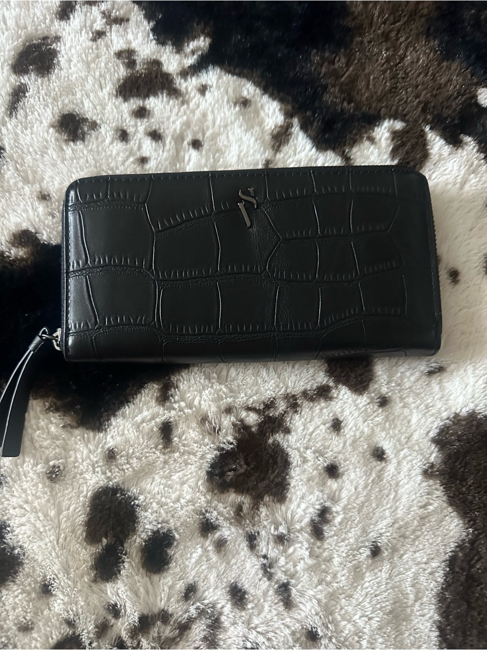 Vera Wang Black Croc-Embossed Zip Wallet